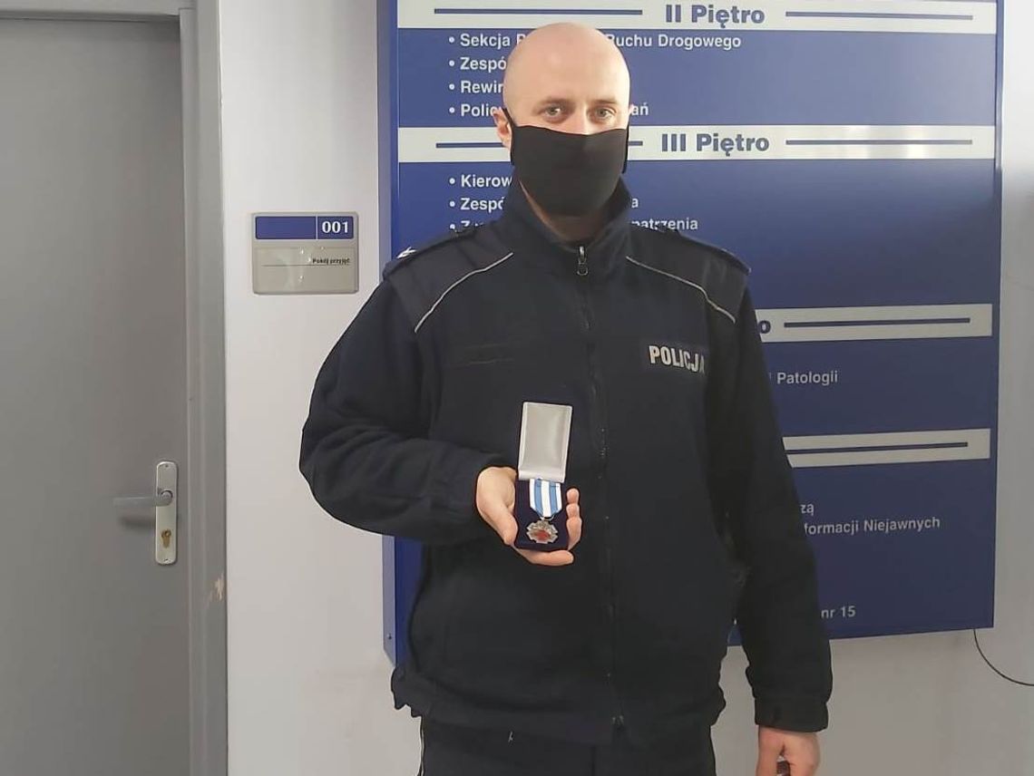 GORLICKI POLICJANT ODZNACZONY ORDEREM „HONOROWY DAWCA KRWI – ZASŁUŻONY DLA ZDROWIA NARODU”