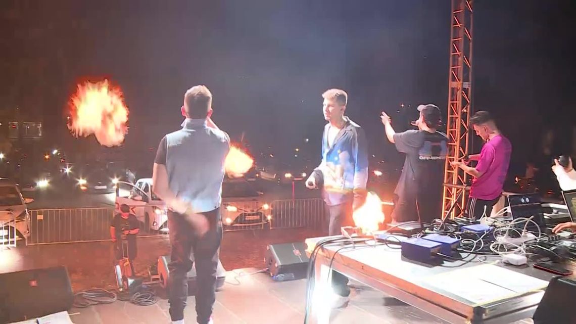 Gwiazdy polskiego rapu zorganizowały koncert samochodowy. Wszystko z zachowaniem zasad bezpieczeństwa!