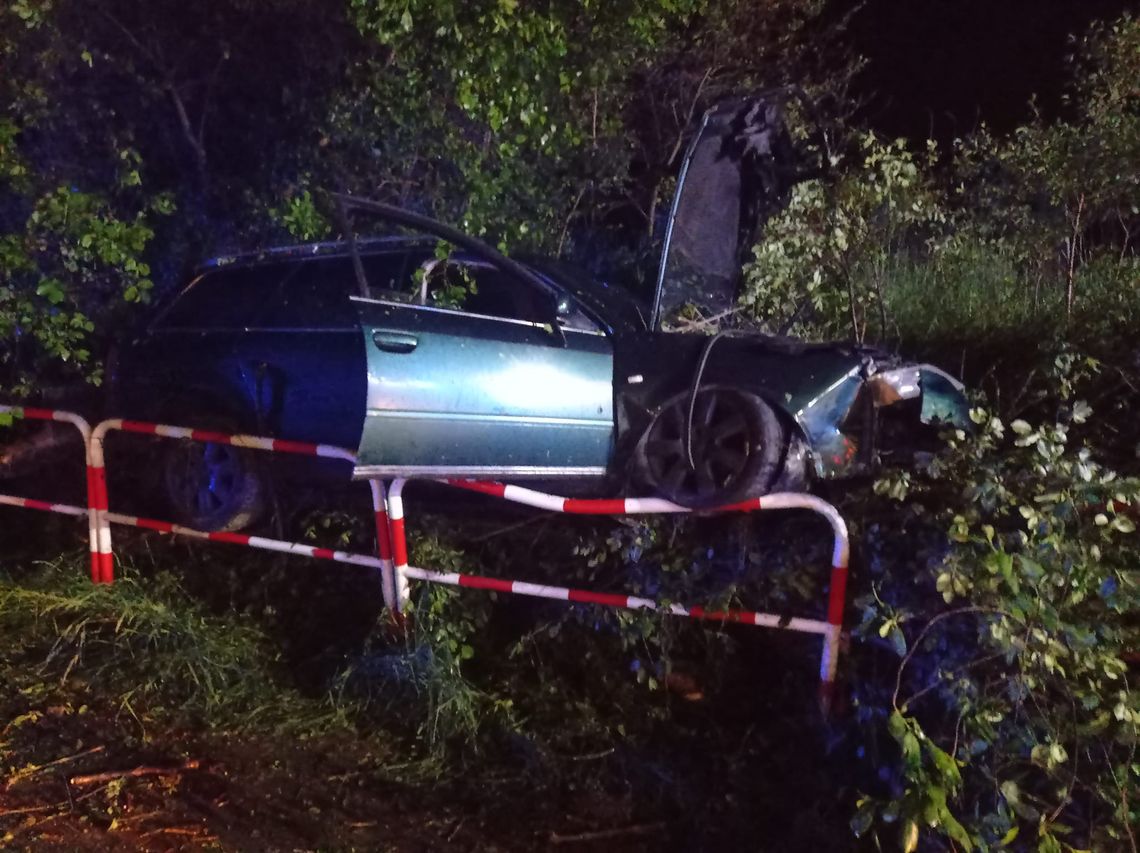 Moszczenica! Samochód wypadł z drogi