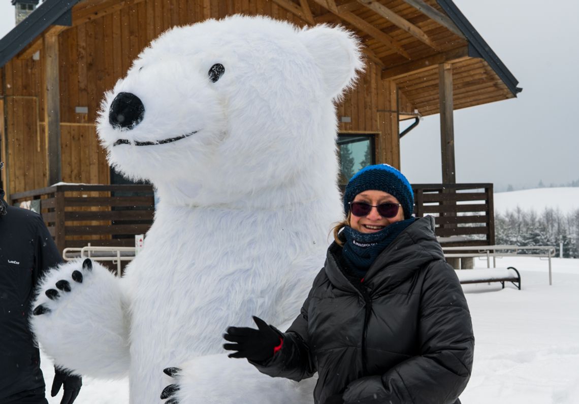 Niecodzienny Wyścig w Krzywej: Zjazd „Na Byle Czym” Pełen Śmiechu i Kolorów