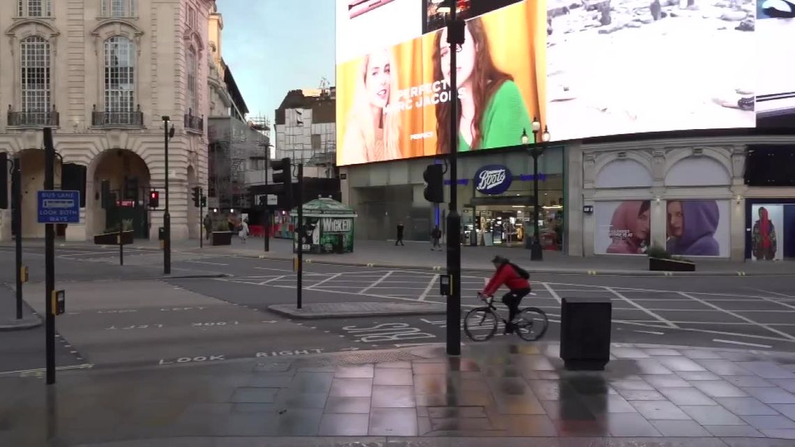 Nowa mutacja koronawirusa w Anglii. Kolejne kraje zawieszają połączenia lotnicze z Wielką Brytanią