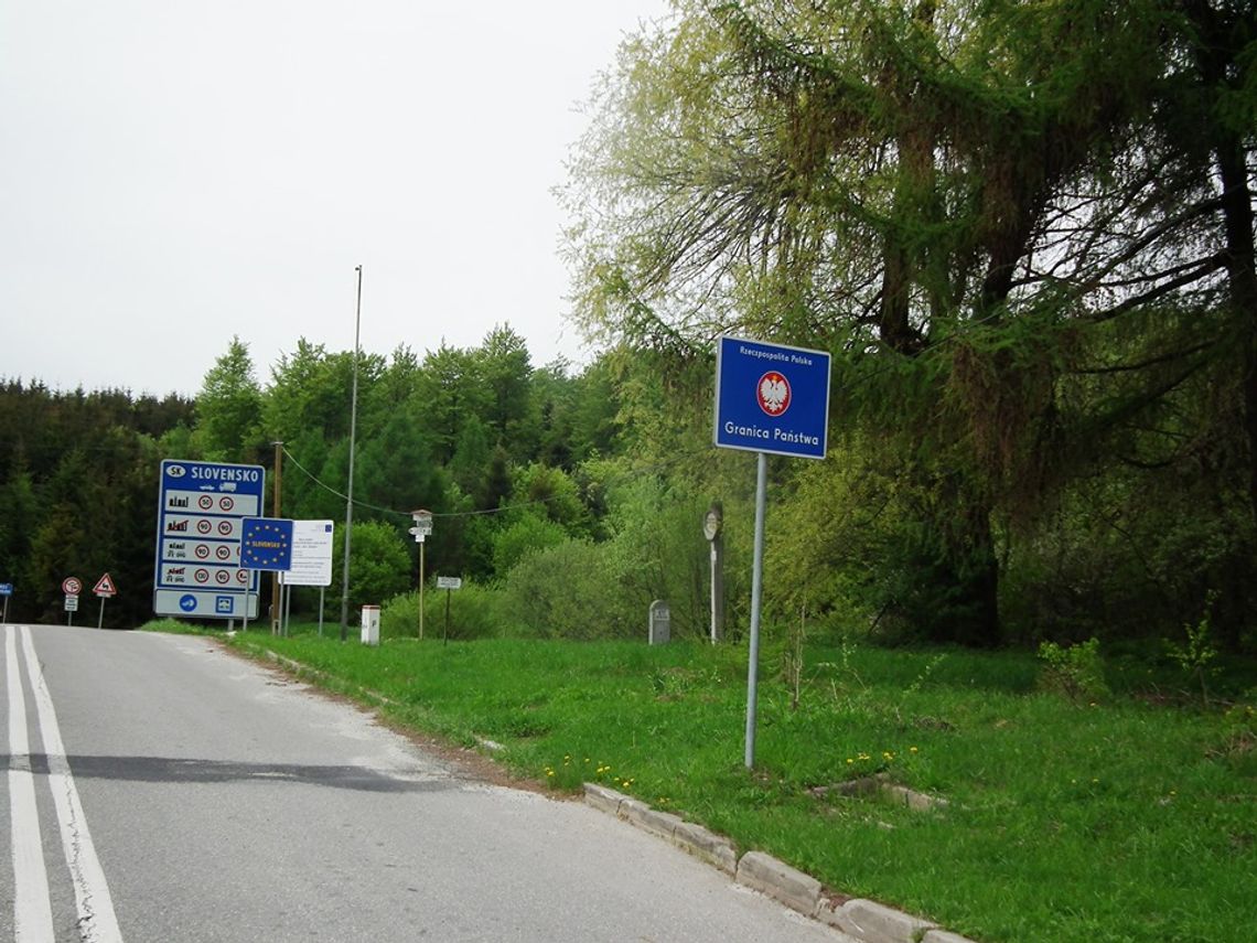 Osoby, które mieszkają w Polsce lub kraju sąsiednim i pracują lub uczą się po drugiej stronie granicy są zwolnione z 14-dniowej kwarantanny