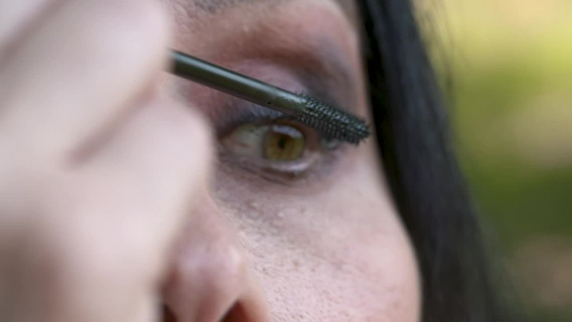 Renata Przemyk zdecydowała się na wszczepienie do oka sztucznej soczewki. „To operacja, która może uwolnić od okularów do końca życia” Renata Przemyk zdecydowała się na wszczepienie do oka sztucznej soczewki. „To operacja, która może uwolnić od okularów do końca życia”