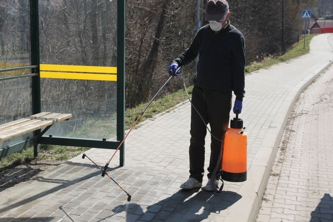 Ruszyła dezynfekcja przestrzeni publicznych na terenie gminy Sękowa