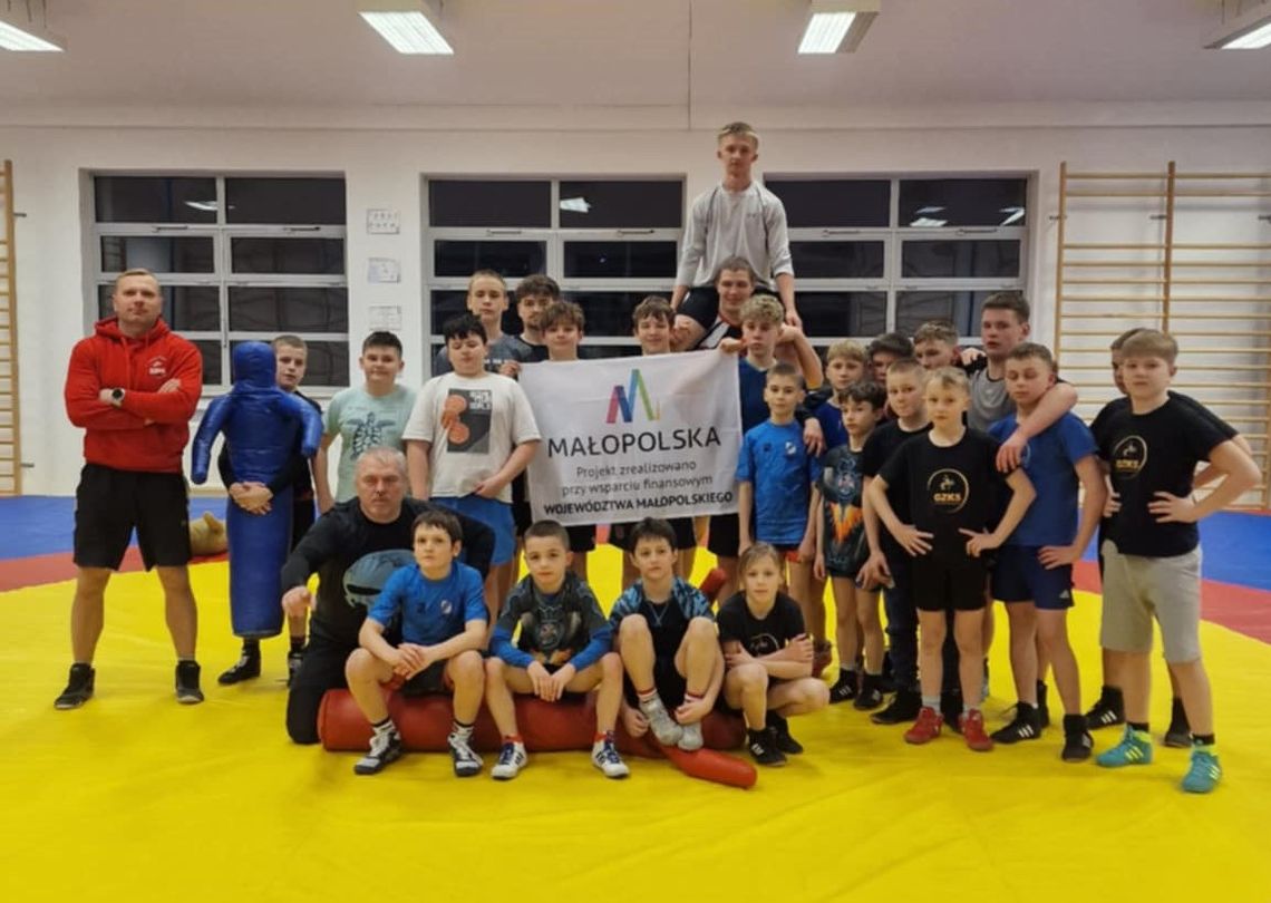 Zawodnicy z Gorlickiego Zapaśniczego Klubu Sportowego trenują na zgrupowaniu kadry wojewódzkiej Zawodnicy z Gorlickiego Zapaśniczego Klubu Sportowego trenują na zgrupowaniu kadry wojewódzkiej